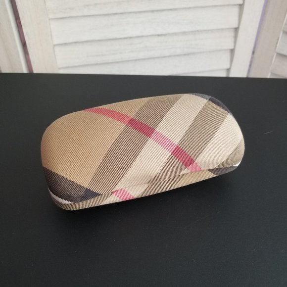 Burberry sunglass case - Picture 1 of 4